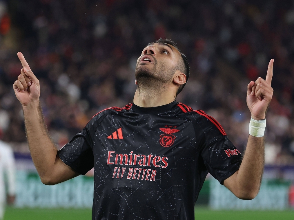 ac 米兰中文官网首页注册-费耶诺德临时主帅